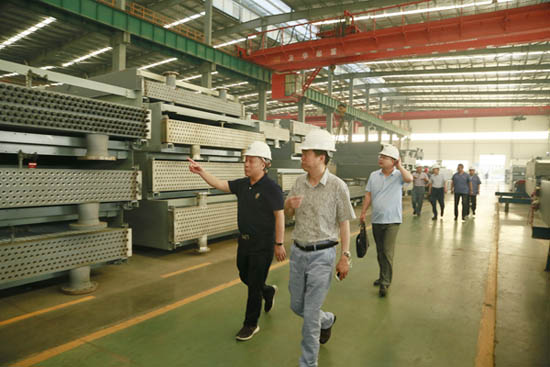 市科技局局长王进莅临隆华调研工作