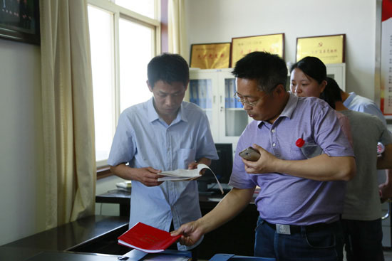 遂平县考察团到隆华考察交流非公党建工作