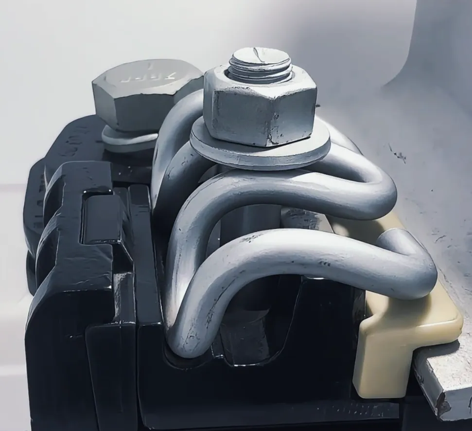 “科技改变出行！揭秘轨道下的秘密武器——挡肩式双层非线性减震扣件，让城市脉动更温柔”！